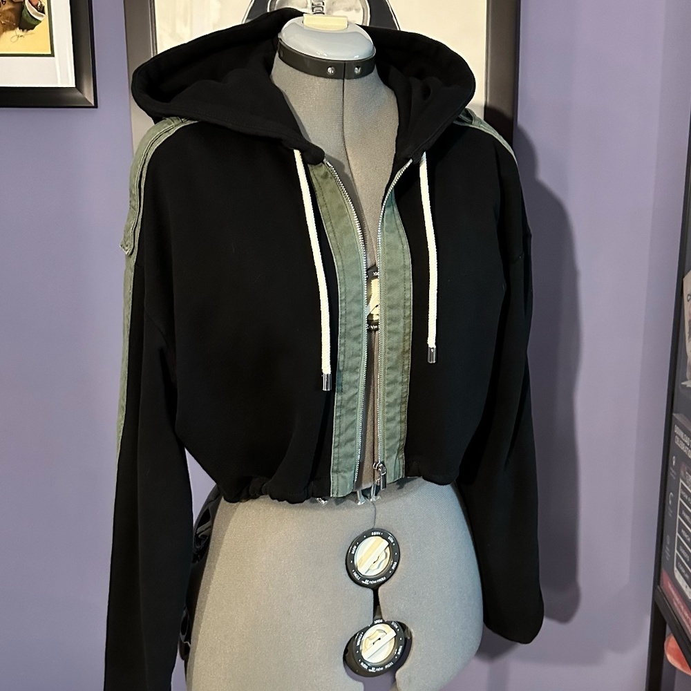 *NWT* DEREK LAM 10 CROSBY zip crop Hoodie sweatshirt L Black/Army Green